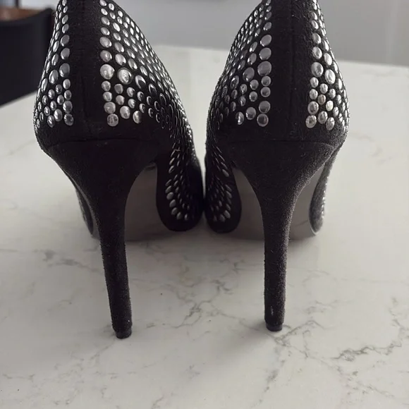 Heels - Picture 3 of 4